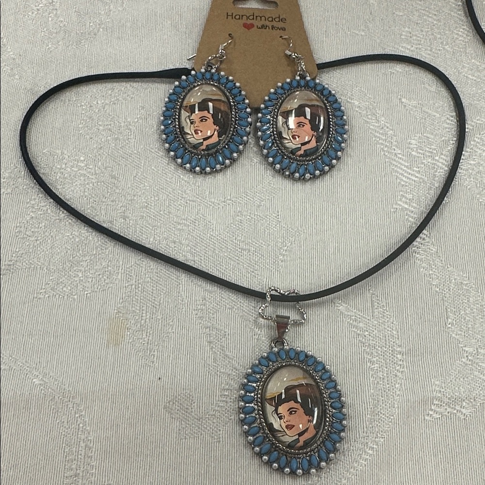Artistic Blue and Silver Necklace Set